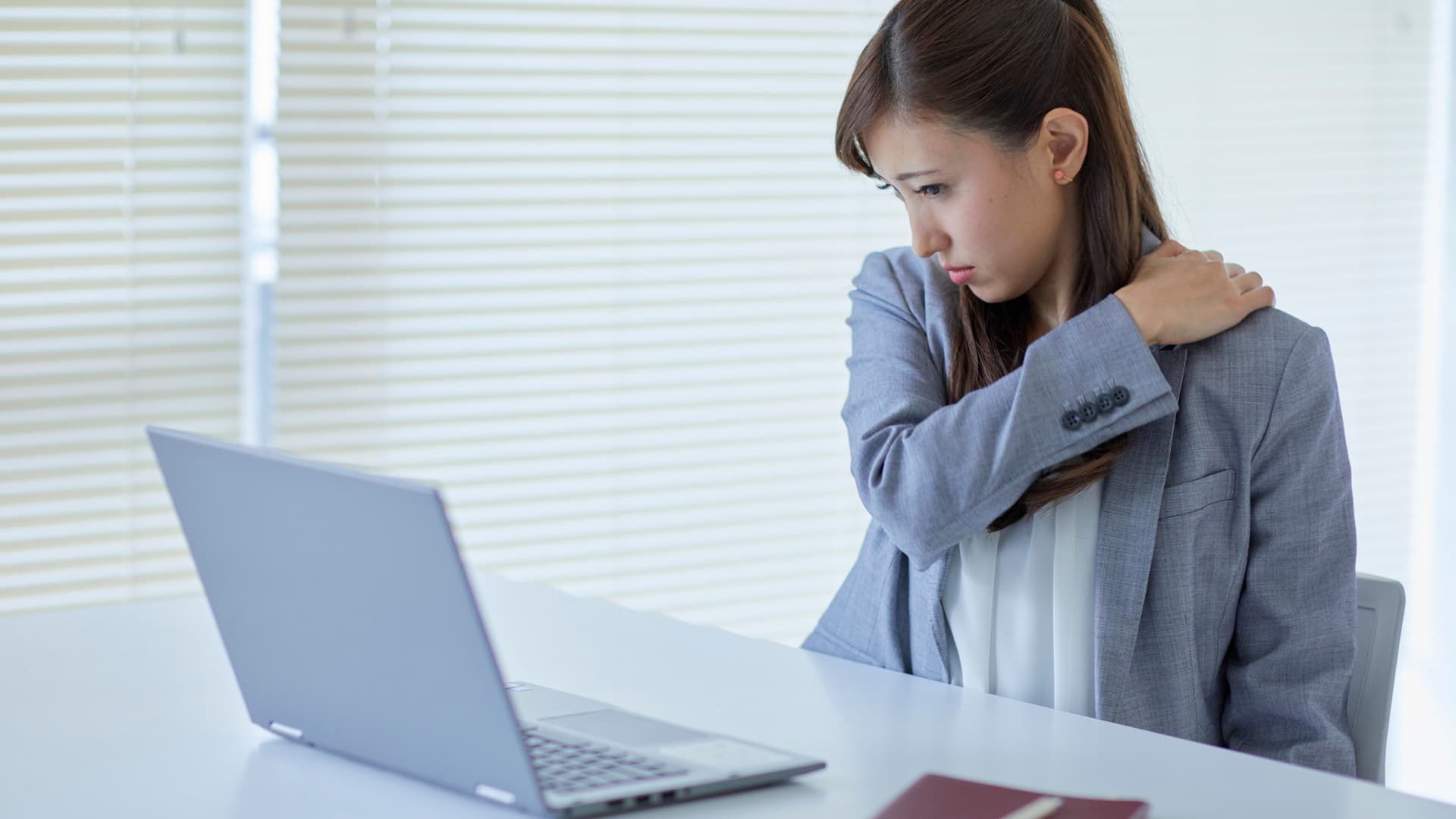 Woman with shoulder pain